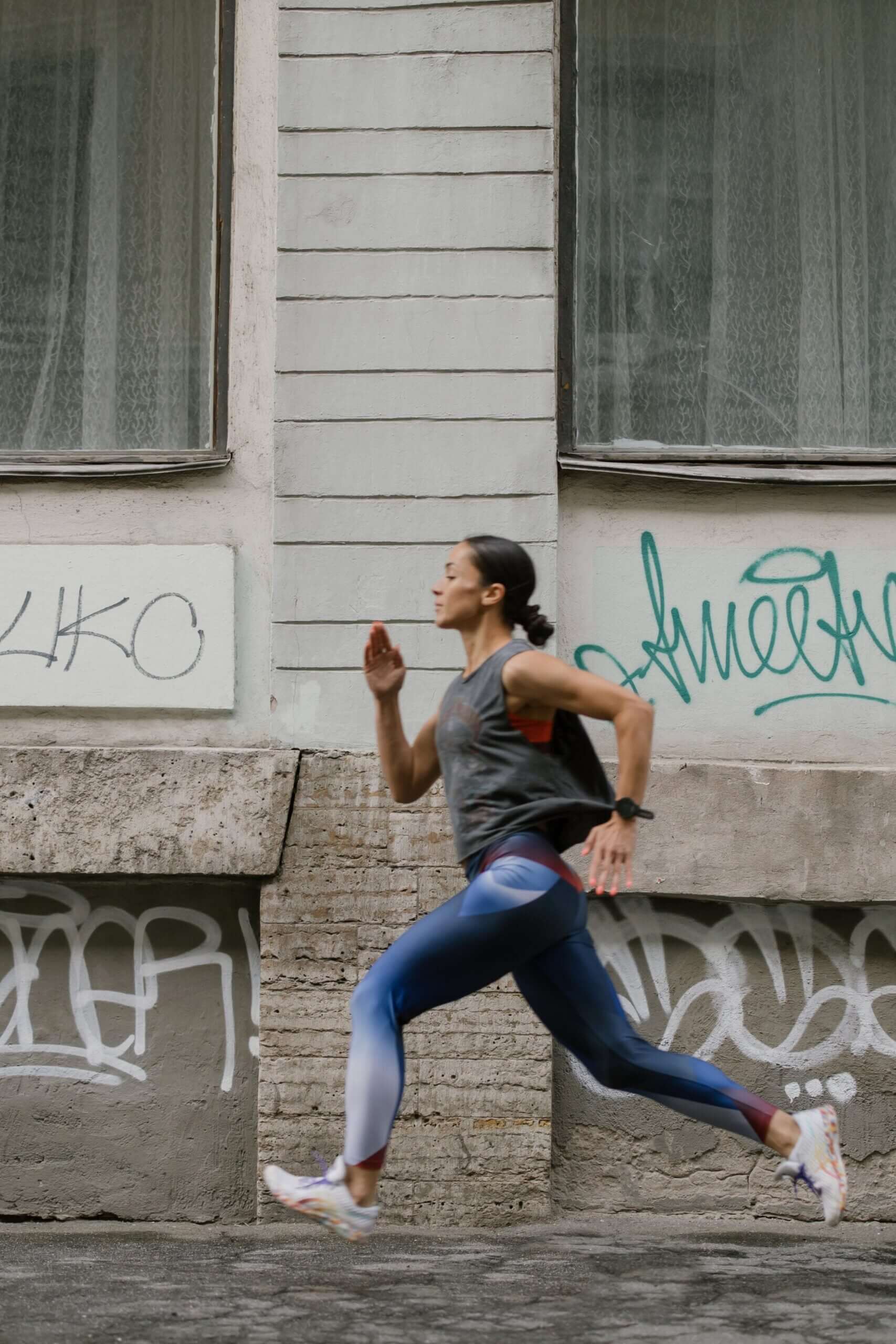 Runner swapping sweaty clothes for fresh outfit using no rinse body wash for sensitive skin after a workout.